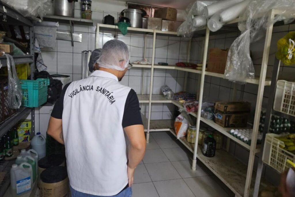 vigilancia-sanitaria-apreende-376-kg-de-alimentos-improprios-no-df