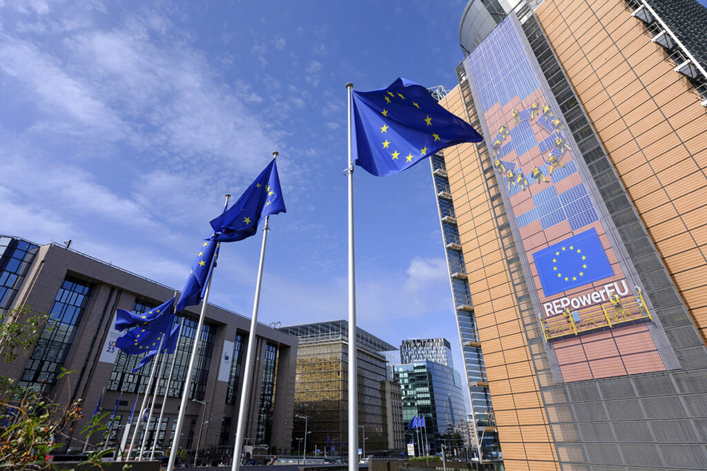 europa:-bolsas-fecham-em-queda-com-“chumbo-trocado”-entre-trump-e-ira
