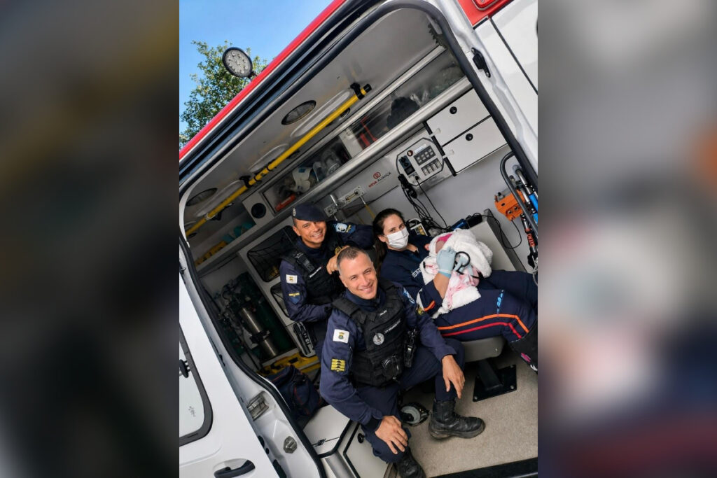 bh:-agentes-da-guarda-municipal-socorrem-bebe-e-mae-apos-parto-em-casa