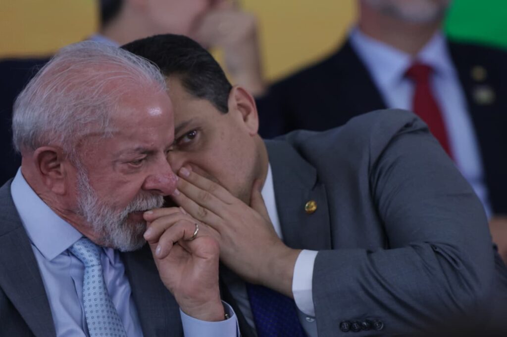 o-senador-que-faz-ponte-de-alcolumbre-com-lula-apos-derrota-de-messias