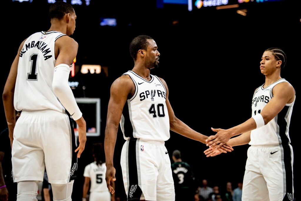 nba:-spurs-vencem-wolves-e-knicks-estao-a-uma-vitoria-da-classificacao