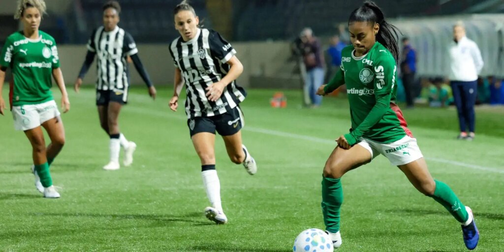 br-feminino:-palmeiras-goleia-atletico-mg-e-assume-vice-lideranca