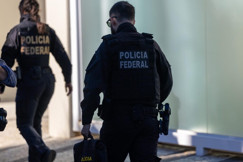 dupla-tentar-dar-golpe-no-inss-e-ataca-policial-federal-durante-prisao