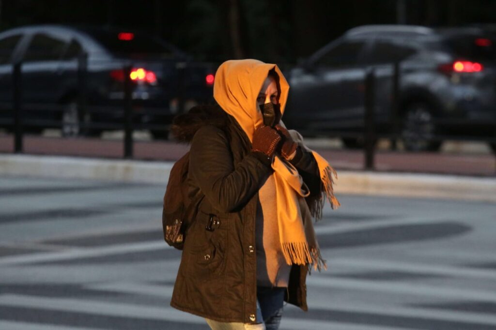 rio-tem-a-manha-mais-fria-do-ano-e-ressaca-trara-ondas-de-ate-3-metros