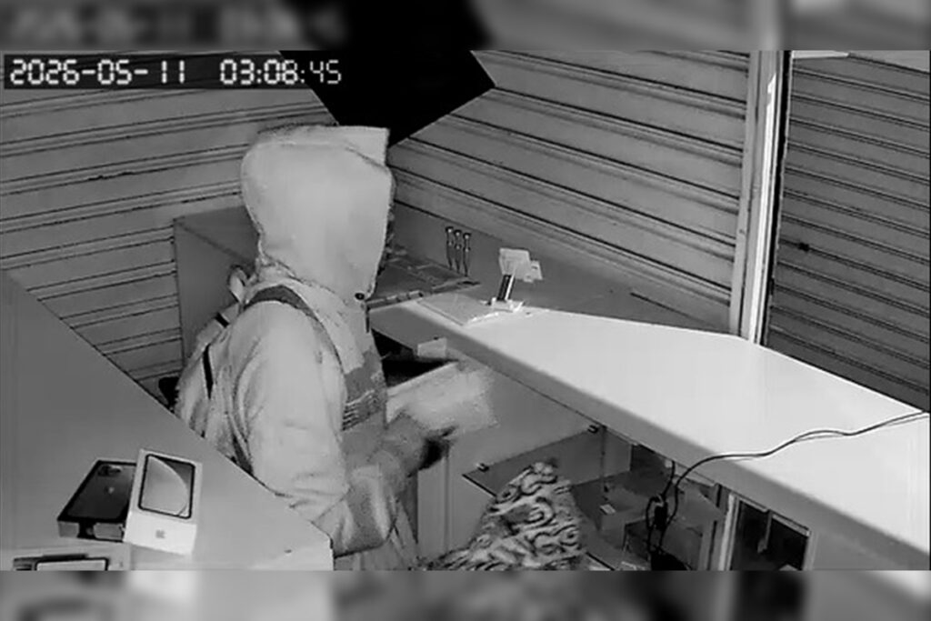 ladroes-sao-flagrados-levando-mais-de-20-iphones-em-loja-de-taguatinga.-veja-video
