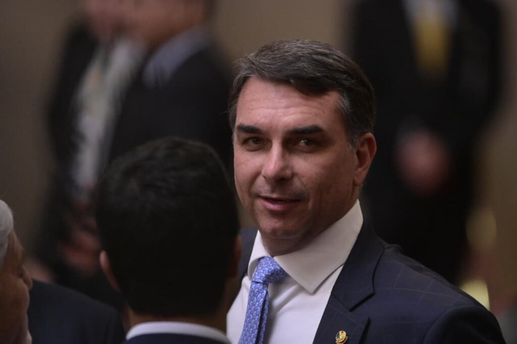 flavio-bolsonaro-na-posse-de-nunes-marques:-“espero-um-tse-imparcial”.-video