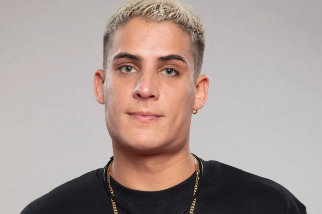 tiago-ramos-surta-em-live-apos-mensagens-no-celular-da-namorada.-video