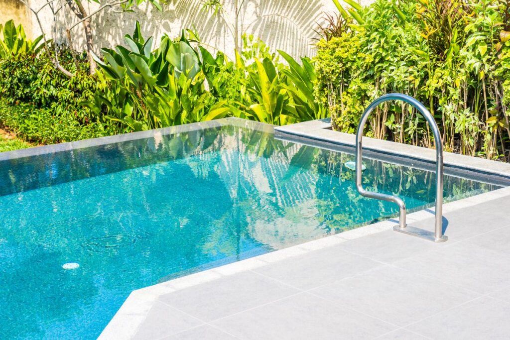 justica-mantem-condenacao-de-condominio-apos-morador-cair-em-piscina-durante-reforma