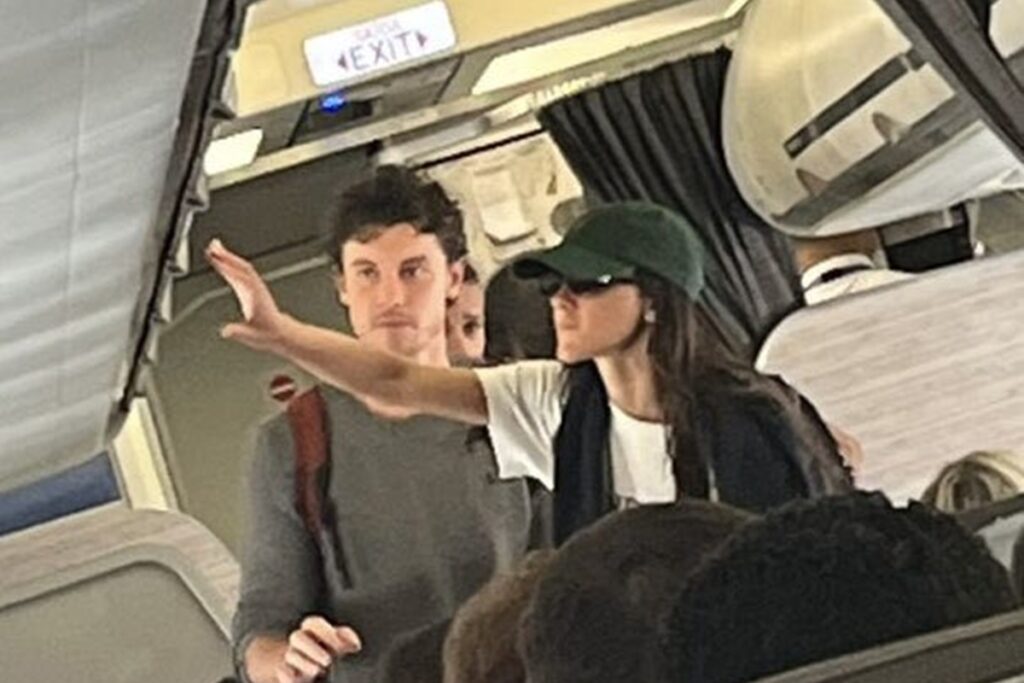 com-bruna-marquezine,-shawn-mendes-mostra-evolucao-no-portugues.-video