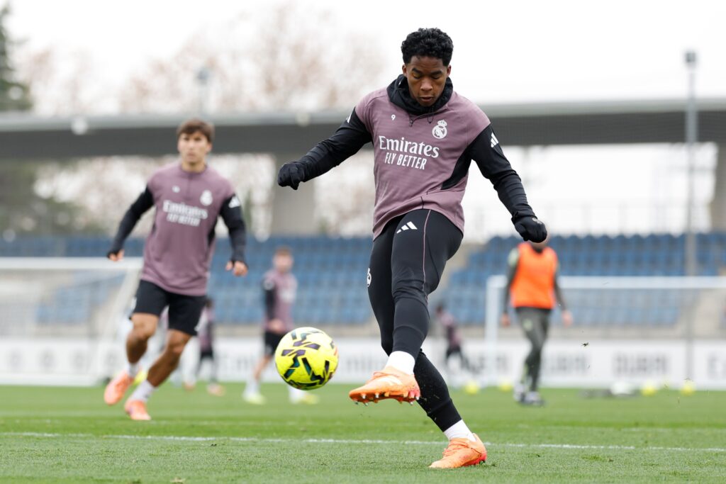 endrick-retornara-ao-real-madrid-e-treinara-no-ct-do-clube-ate-a-copa