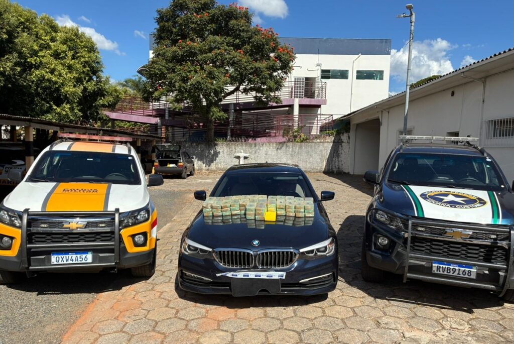 bmw-com-80-kg-de-cocaina-avaliada-em-r$-16-milhoes-e-apreendida-em-mg.-video