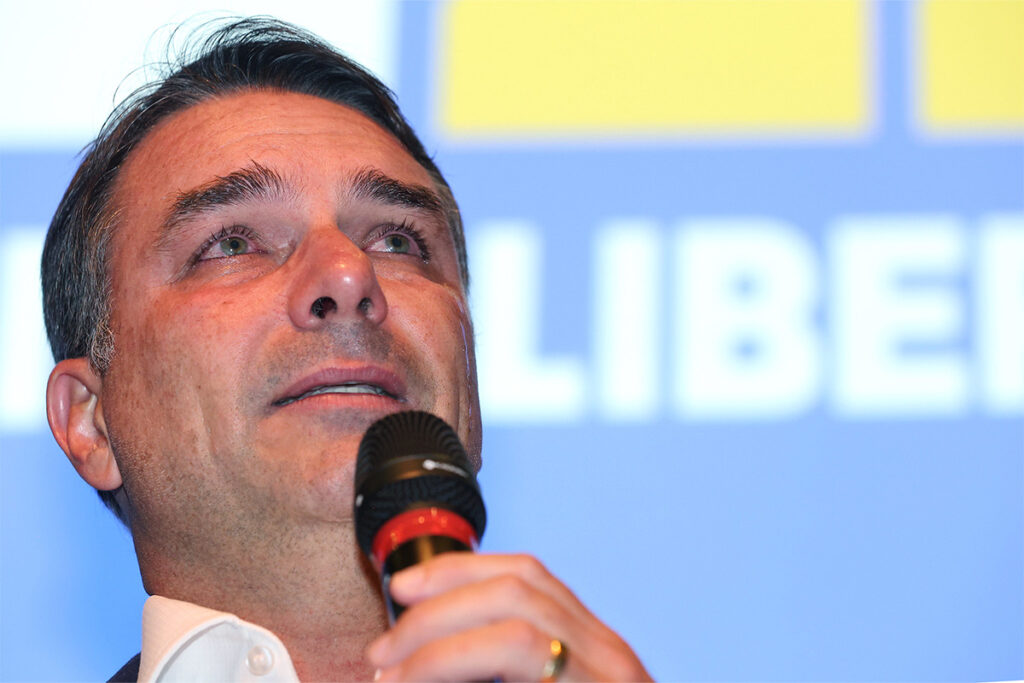 nos-ultimos-tres-anos,-master-pagou-r$-7,5-milhoes-para-grupo-que-financiou-filme-de-bolsonaro