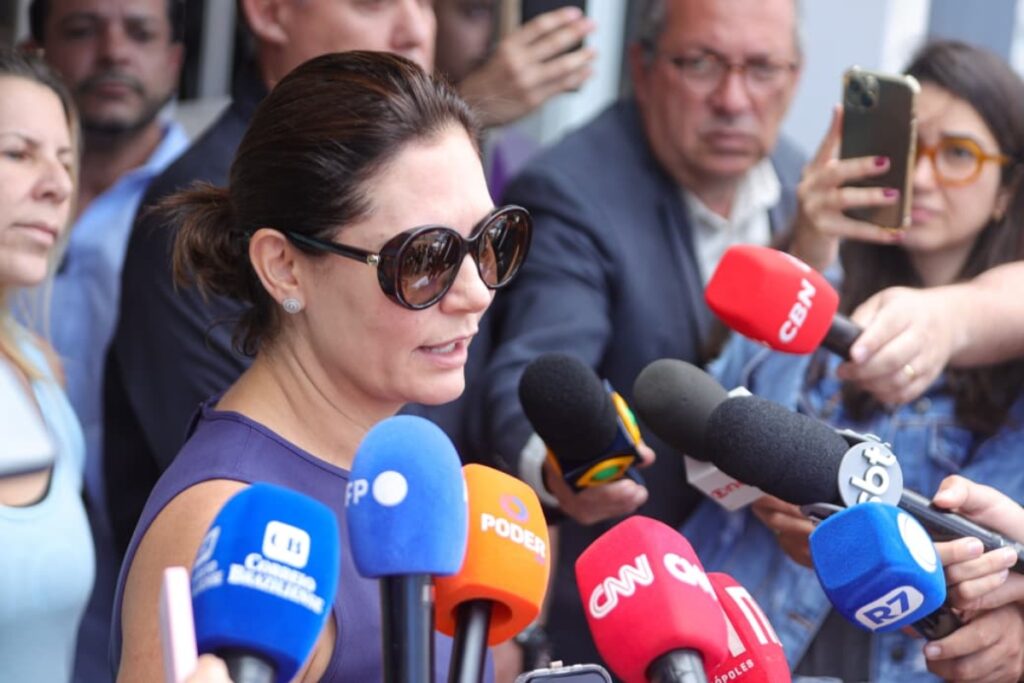 com-tarcisio-fora-da-disputa,-bolsonaristas-cogitam-michelle