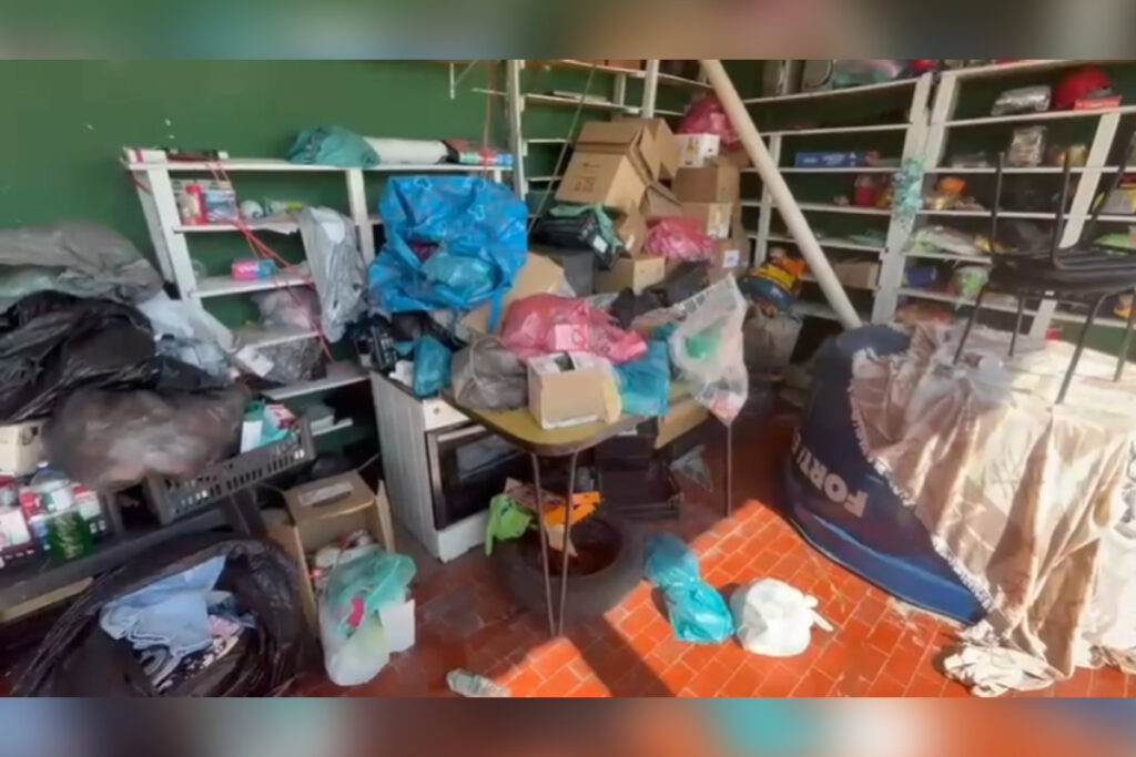 mulher-e-presa-com-deposito-ilegal-de-remedios-destinados-a-caridade.-veja-video
