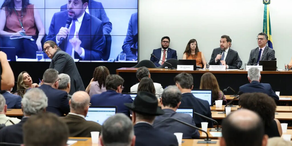 Boulos critica compensação a empresas pelo fim da escala 6×1 boulos-critica-compensacao-a-empresas-pelo-fim-da-escala-6×1