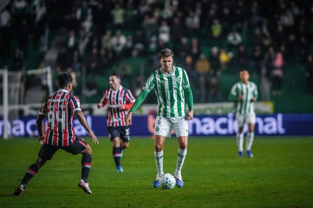 copa-do-brasil:-juventude-marca-tres,-elimina-sao-paulo-e-avanca
