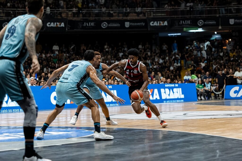 nbb:-flamengo-vence-brasilia-basquete-e-forca-jogo-5-nos-playoffs