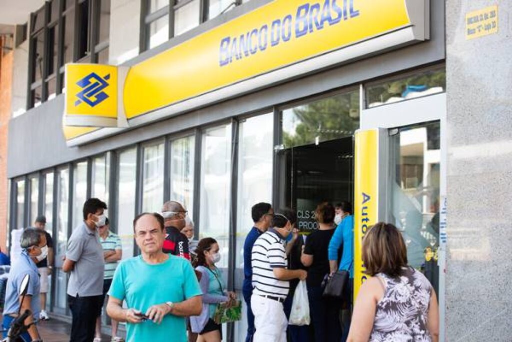 com-pressao-do-agro,-banco-do-brasil-ve-lucro-despencar-53,5%