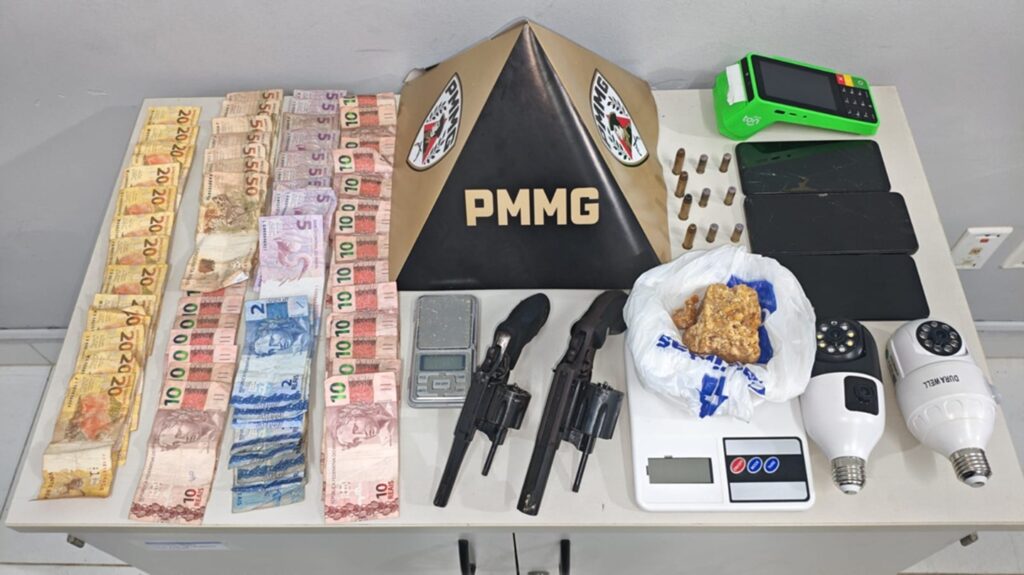 beco-do-bagaco:-trio-de-menores-do-trafico-e-apreendido-com-armas-em-mg