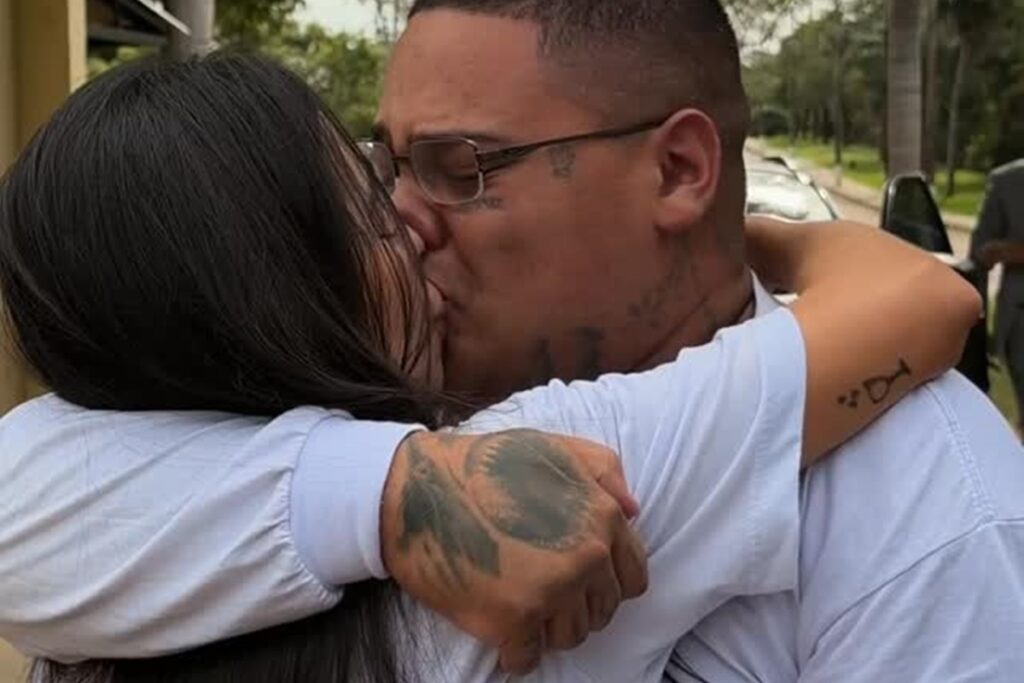 apos-soltura,-mc-ryan-se-emociona-e-desabafa-ao-reencontrar-a-namorada.-veja-video