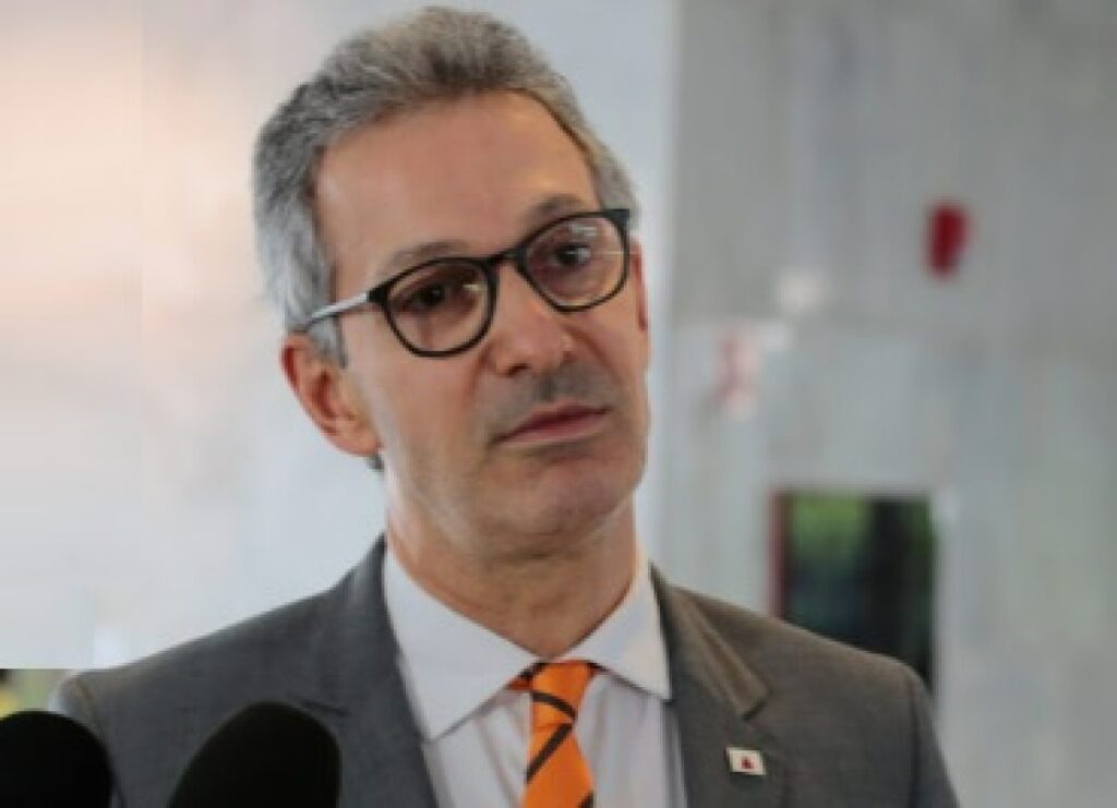 dirigente-do-novo-defende-zema-apos-critica-a-flavio:-“fala-a-verdade”