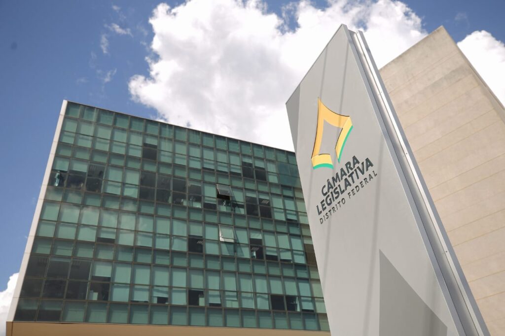 “pressao-excessiva”:-12-servidores-entregam-cargos-comissionados-na-cldf