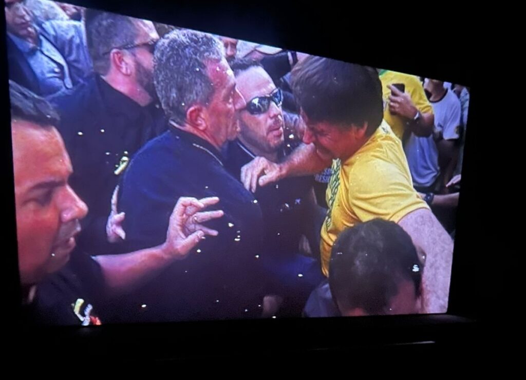 flopou?-so-um-nome-do-pl-vai-ver-documentario-de-bolsonaro-apos-audio-de-flavio