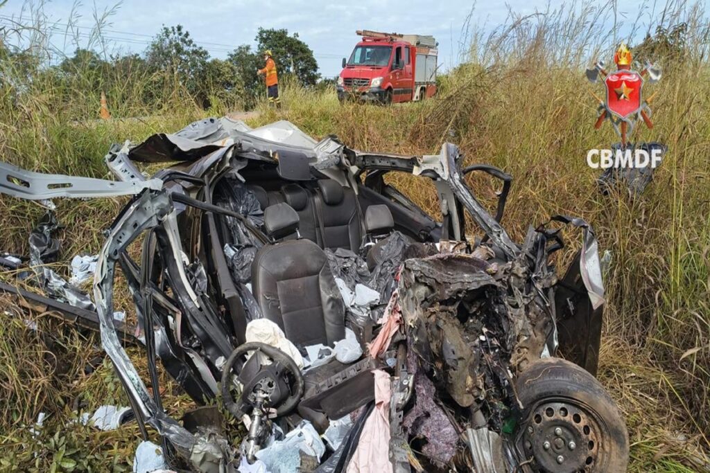 acidente-entre-veiculos-na-df-290-destroi-carro-e-deixa-1-pessoa-morta