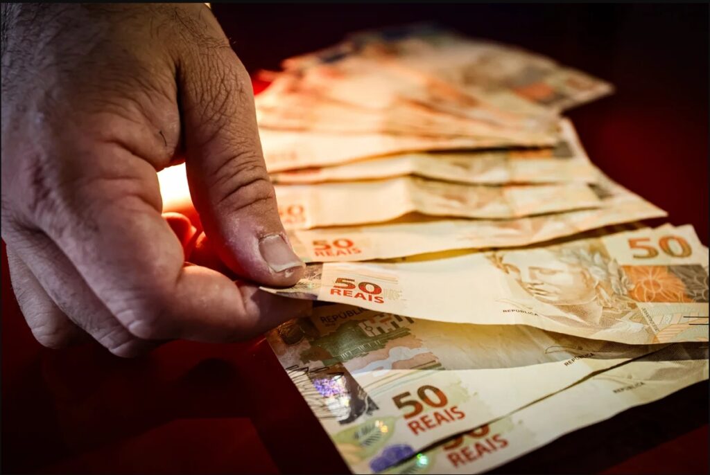 aumento-da-media-salarial-no-brasil:-numeros-vazios-(por-ricardo-guedes)