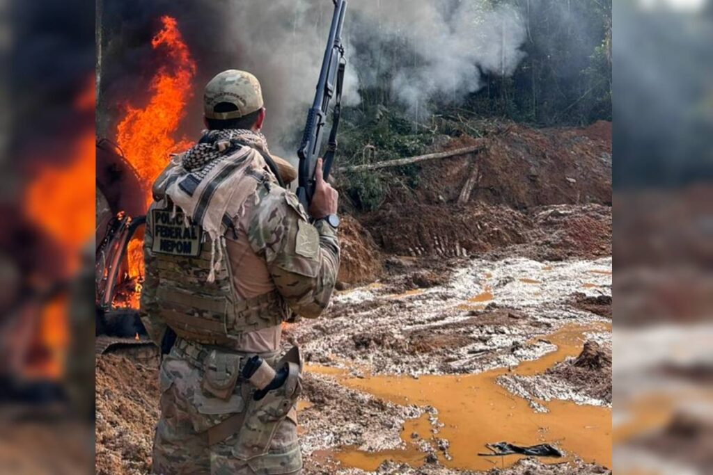 garimpo-ilegal-na-amazonia:-pf-destroi-maquinas-usadas-na-mineracao.-veja-video