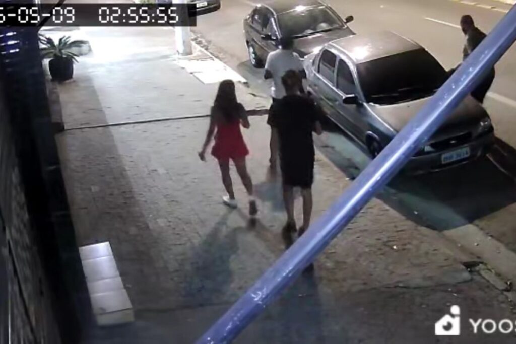 veja-as-ultimas-imagens-da-“mulher-do-vestido-vermelho”-antes-de-sumir.-video