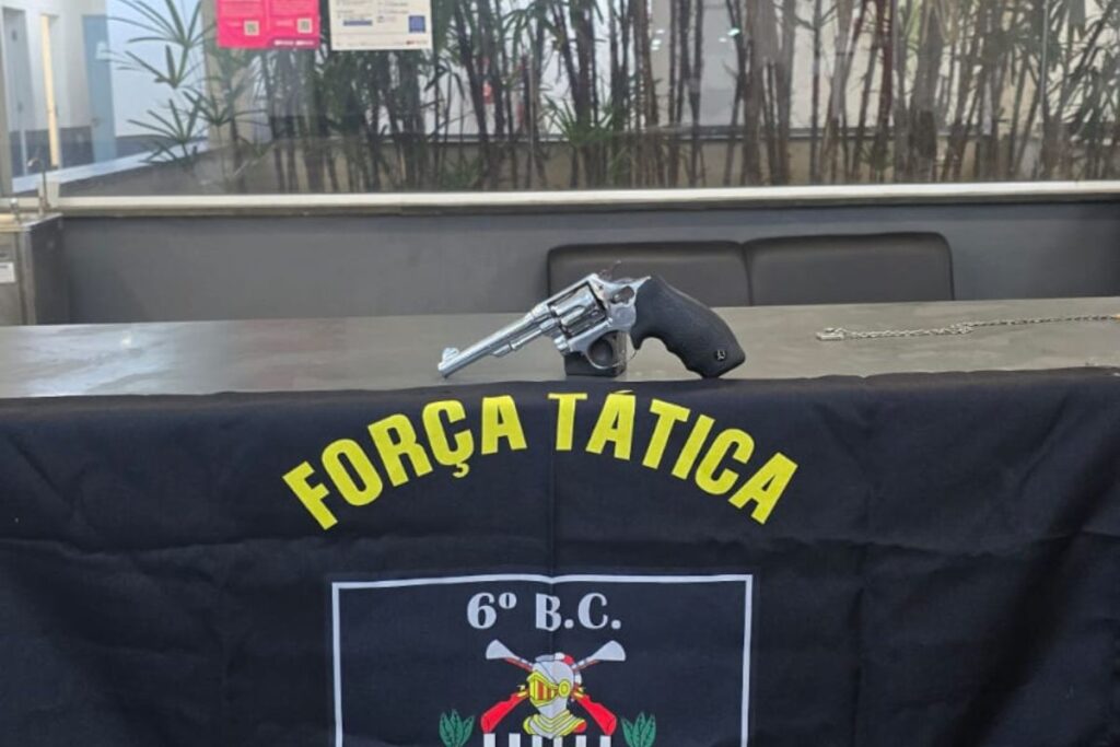 tres-roubam-casa,-mantem-refens-e-agridem-mulher-em-santos