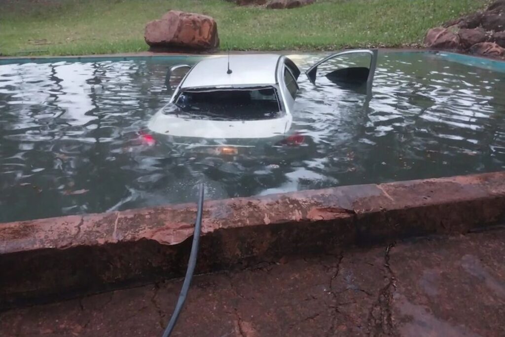 perseguicao-em-ms-termina-com-morte-e-carro-em-piscina-no-paraguai
