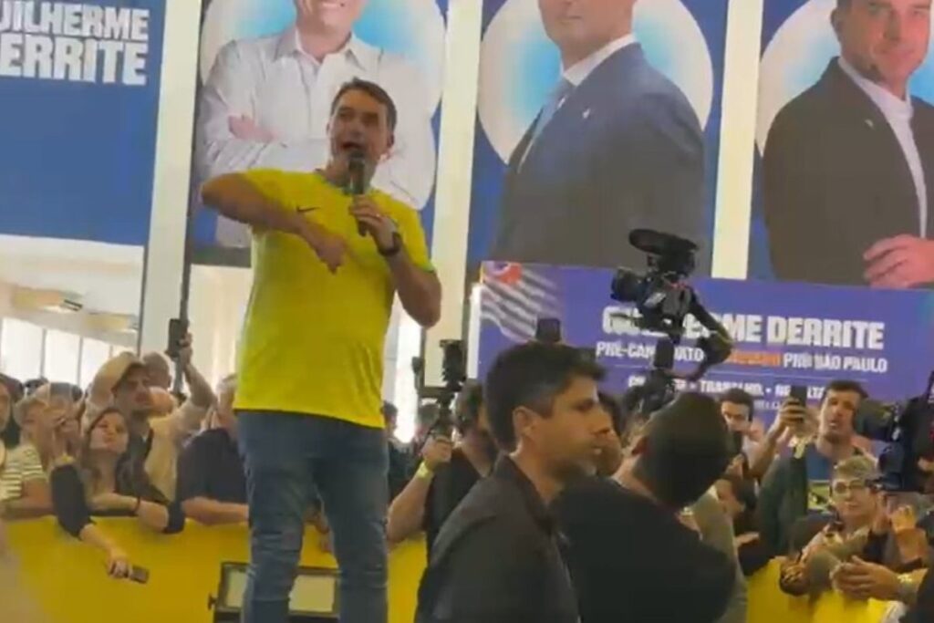 flavio-usa-caso-de-crianca-com-doenca-rara-para-atacar-anvisa.-veja-video