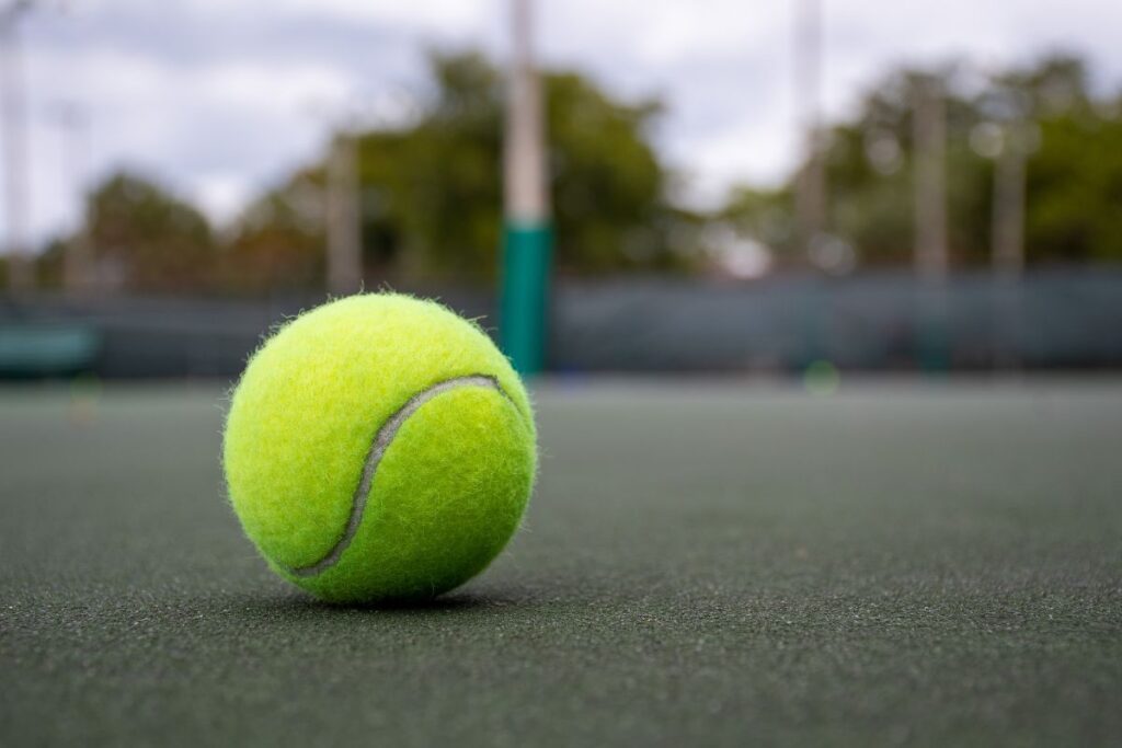 praticar-tenis-pode-elevar-longevidade-em-ate-10-anos,-aponta-estudo
