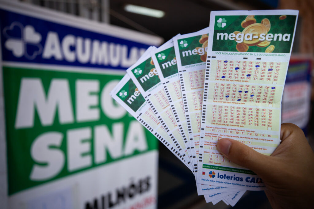 mega-sena-acumula-e-premio-chega-a-r$-300-milhoes.-veja-numeros