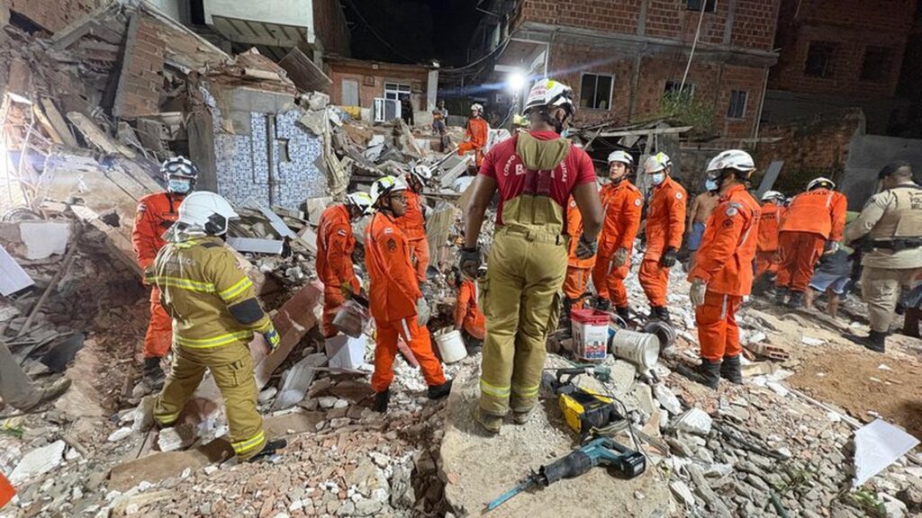 bombeiros-procuram-desaparecidos-apos-desabamento-de-predio-em-salvador
