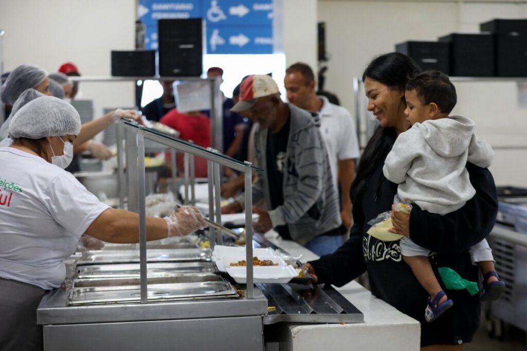 gdf-fez-df-avancar-como-nunca:-mais-escolas,-mais-upas-e-comida-a-r$-1