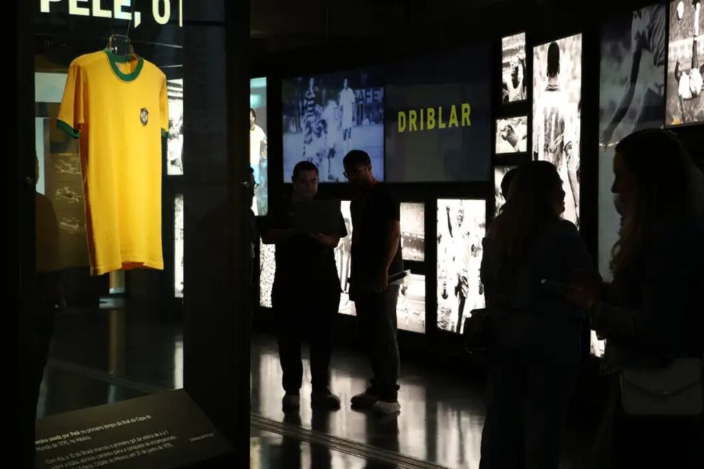 em-sp,-museu-do-futebol-lanca-exposicao-sobre-camisas-da-selecao-brasileira