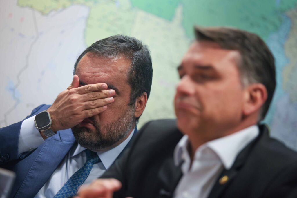 flavio-recebe-conselho-apos-operacao-da-pf-contra-claudio-castro