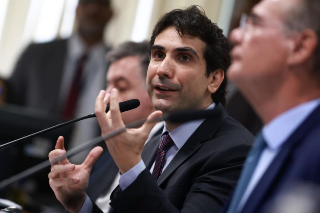 sem-citar-campos-neto,-galipolo-diz-evitar-que-bc-vire-“palanque”