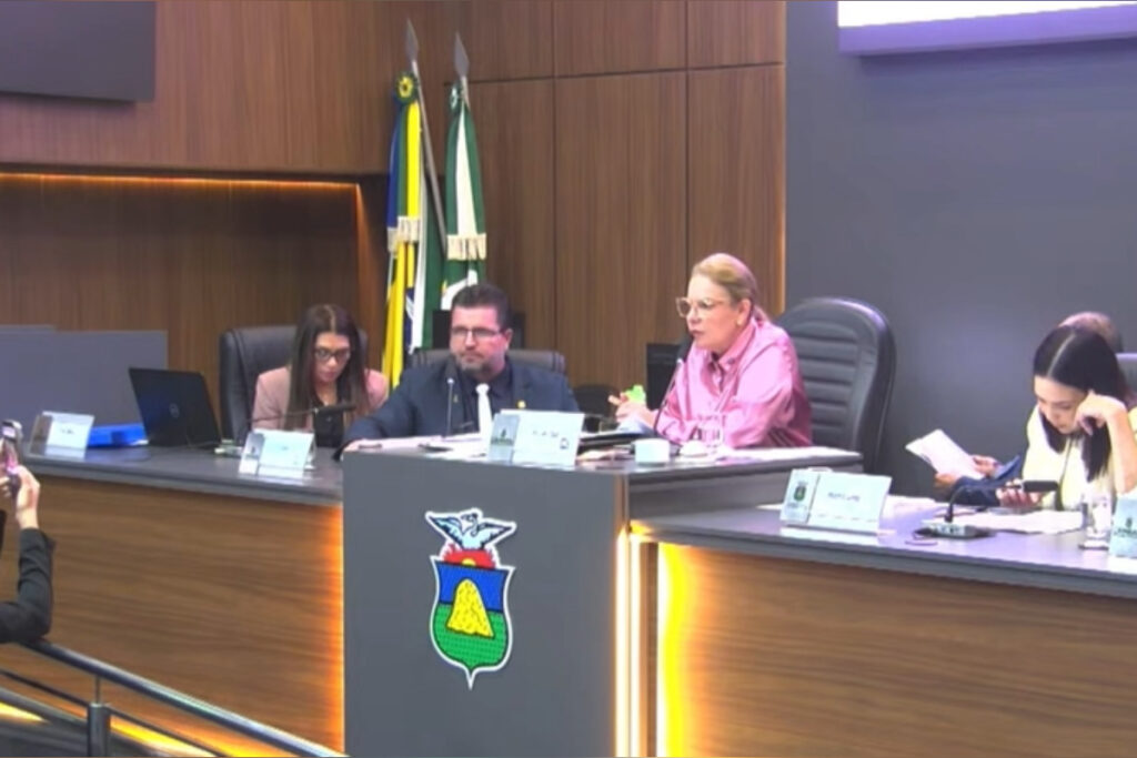 vereador-esquece-microfone-aberto-e-chama-parlamentar-de-“baitola” .-veja-video