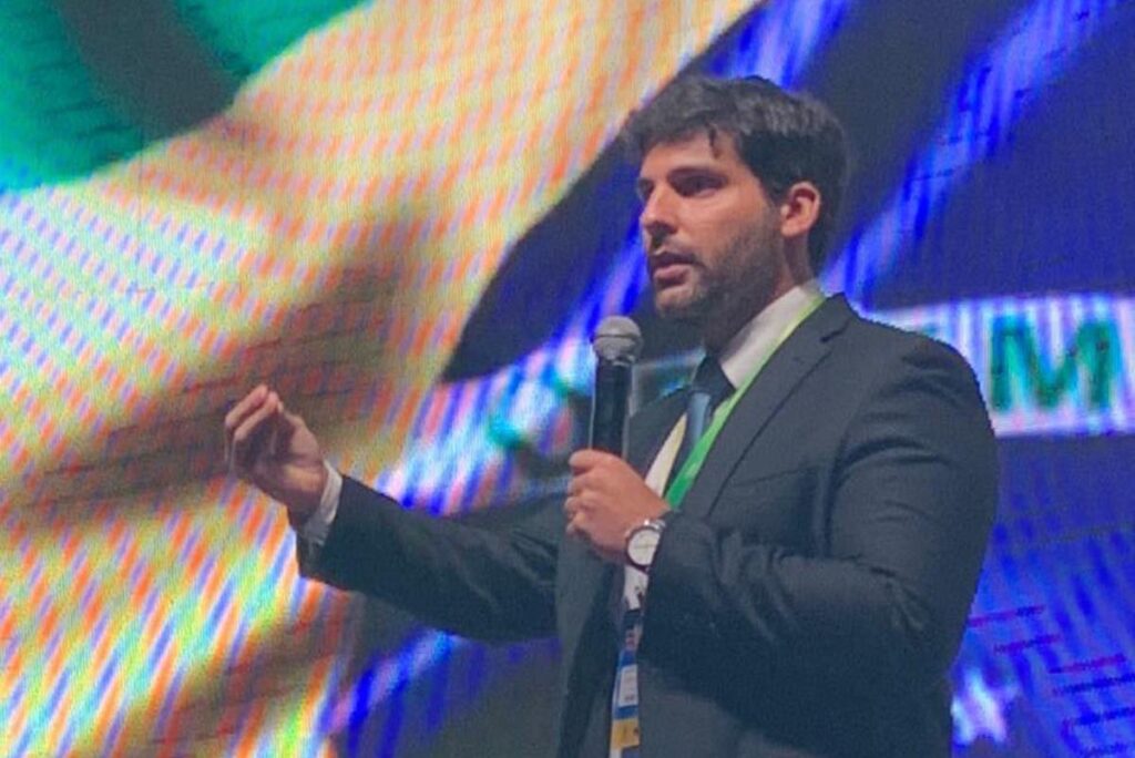 aliado-de-eduardo-bolsonaro-diz-ser-dono-de-casa-comprada-via-trust