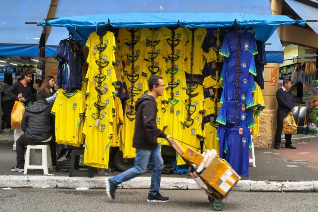 pega-de-surpresa-por-ancelotti,-25-de-marco-nao-tem-camisas-de-neymar