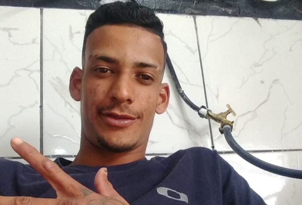 “dor-pro-resto-da-vida”,-diz-pai-de-homem-morto-espancado-em-onibus