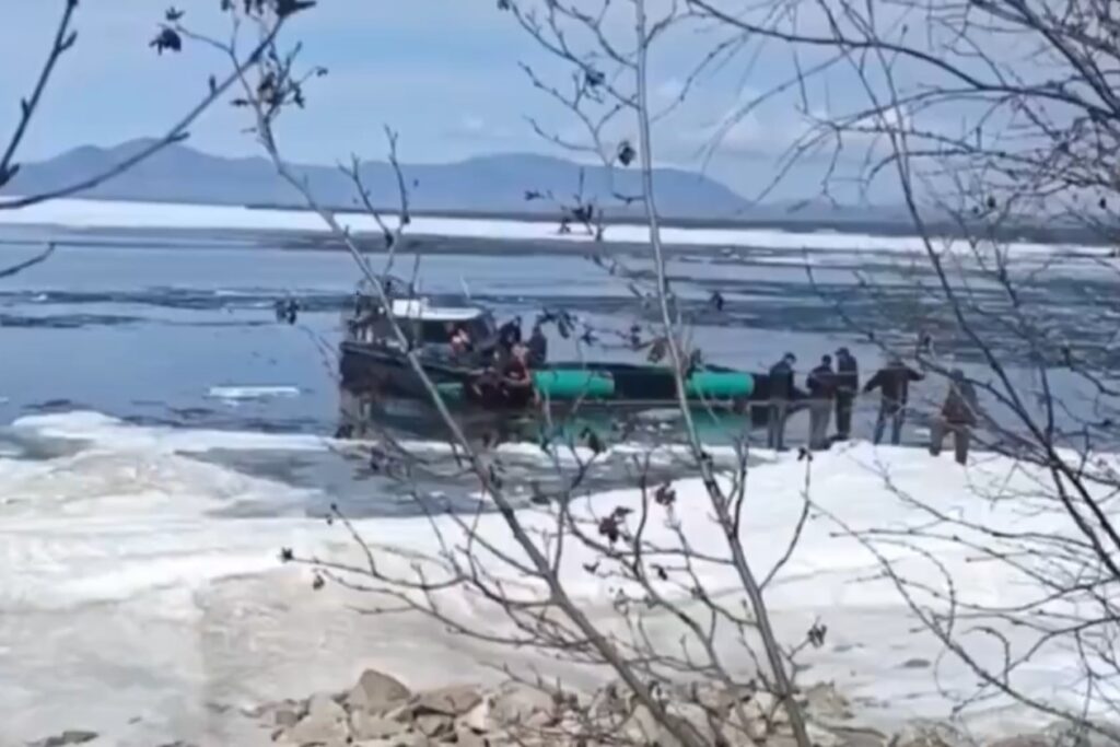 siberia:-aerobarco-superlotado-vira-no-lago-baikal-e-deixa-5-mortos