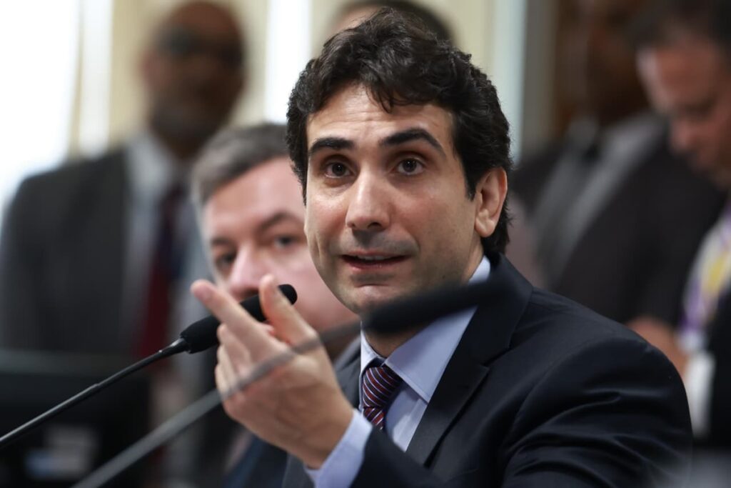 galipolo-recebe-parlamentares-do-psol-e-pt-em-dias-decisivos-para-brb