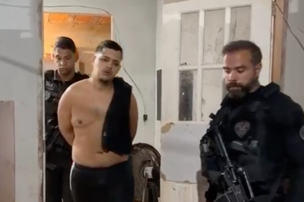 “professor”-do-cv-e-preso-apos-operacao-da-policia-civil-no-rio.-veja-video