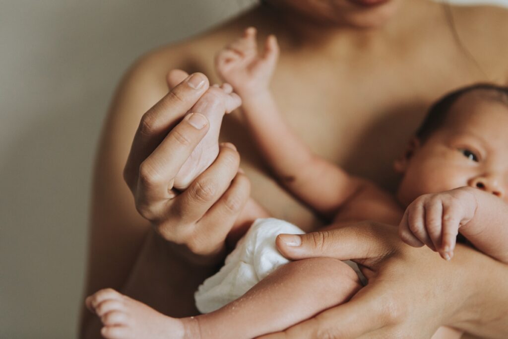 colica-em-recem-nascidos:-saiba-o-que-e-como-acalmar-o-bebe