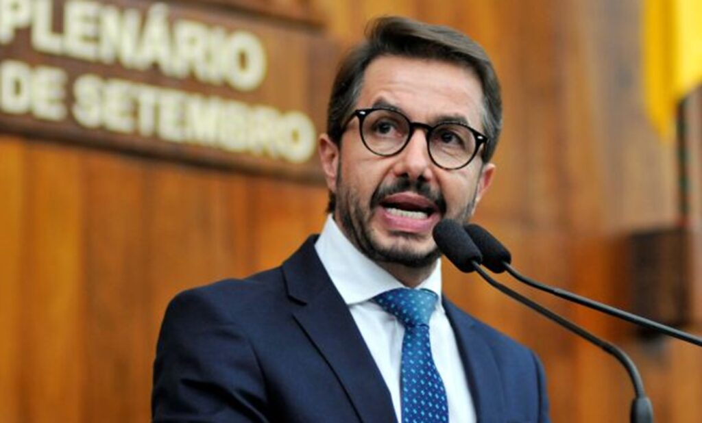 pec-6×1:-sob-pressao,-deputado-do-centrao-estuda-retirar-emenda-que-preve-transicao-de-10-anos